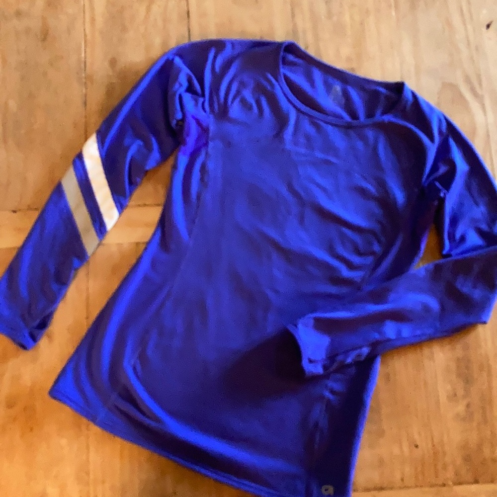 Gap fit athletic gear shirt